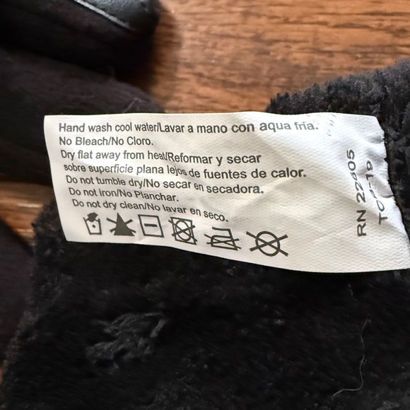 Isotoner Water Repellant Fleece Touchscreen Gloves, Black with Palm Patch - Picture 8 of 8